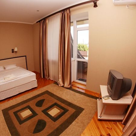 Uyut Hotel Tjernihiv Eksteriør billede