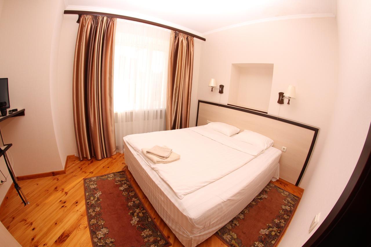 Uyut Hotel Tjernihiv Eksteriør billede