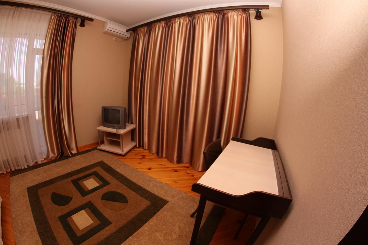 Uyut Hotel Tjernihiv Eksteriør billede