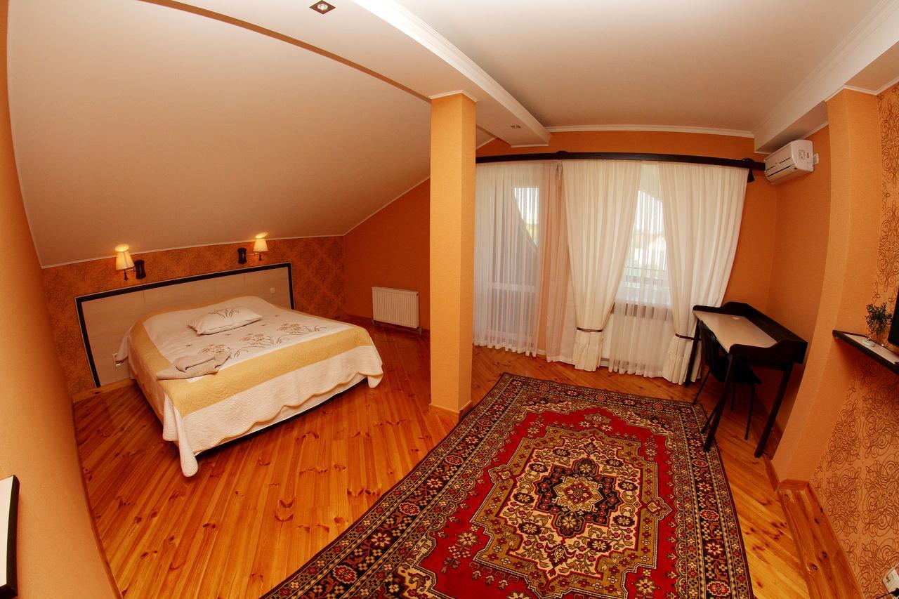 Uyut Hotel Tjernihiv Eksteriør billede