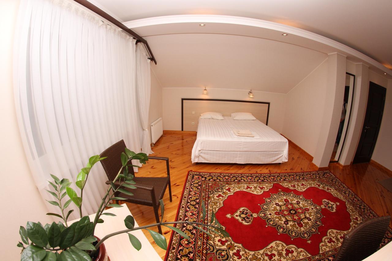 Uyut Hotel Tjernihiv Eksteriør billede