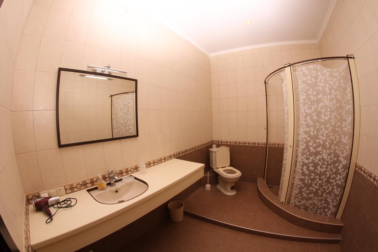 Uyut Hotel Tjernihiv Eksteriør billede