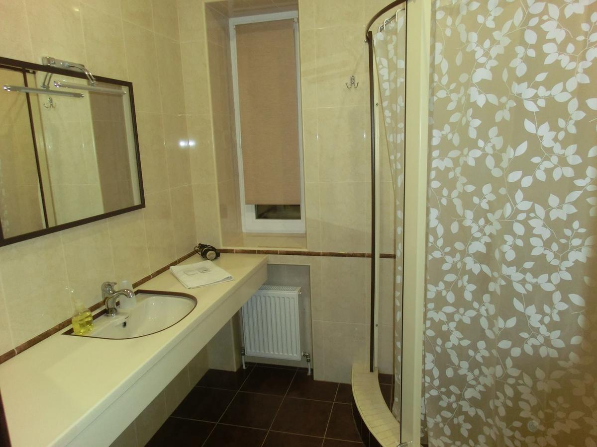 Uyut Hotel Tjernihiv Eksteriør billede