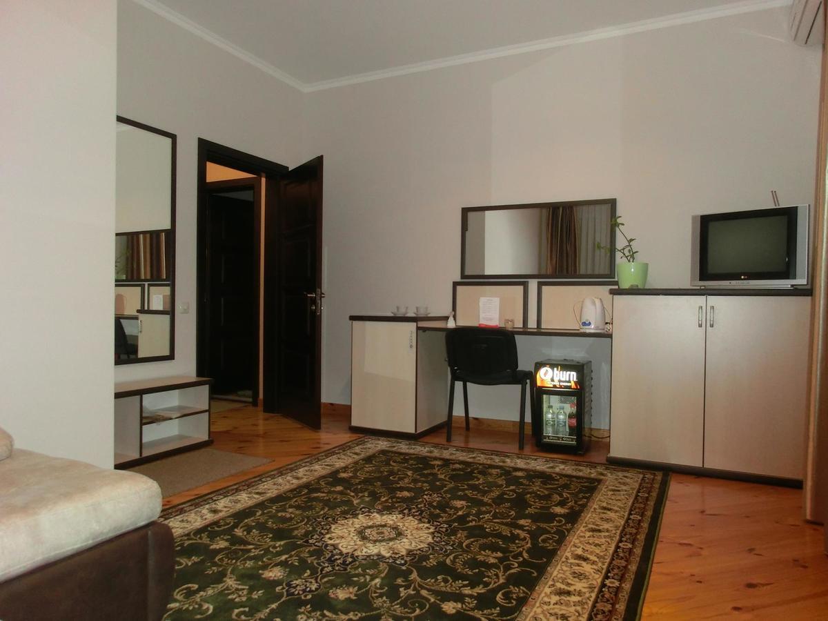Uyut Hotel Tjernihiv Eksteriør billede