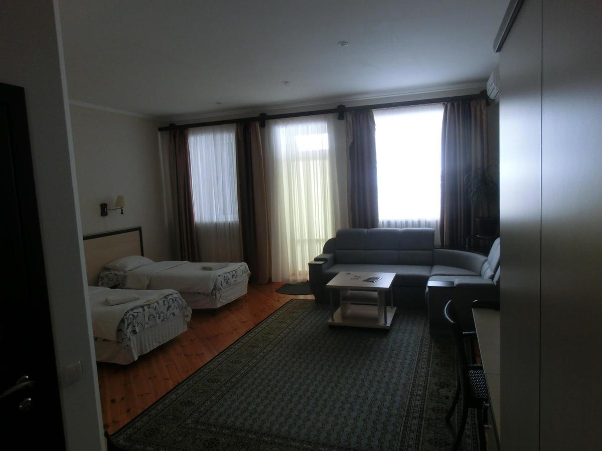 Uyut Hotel Tjernihiv Eksteriør billede