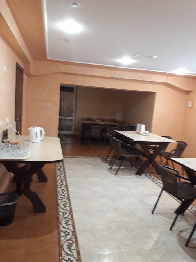 Uyut Hotel Tjernihiv Eksteriør billede