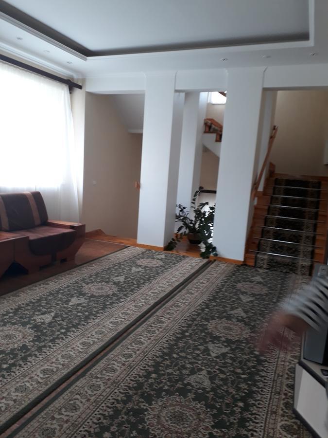 Uyut Hotel Tjernihiv Eksteriør billede