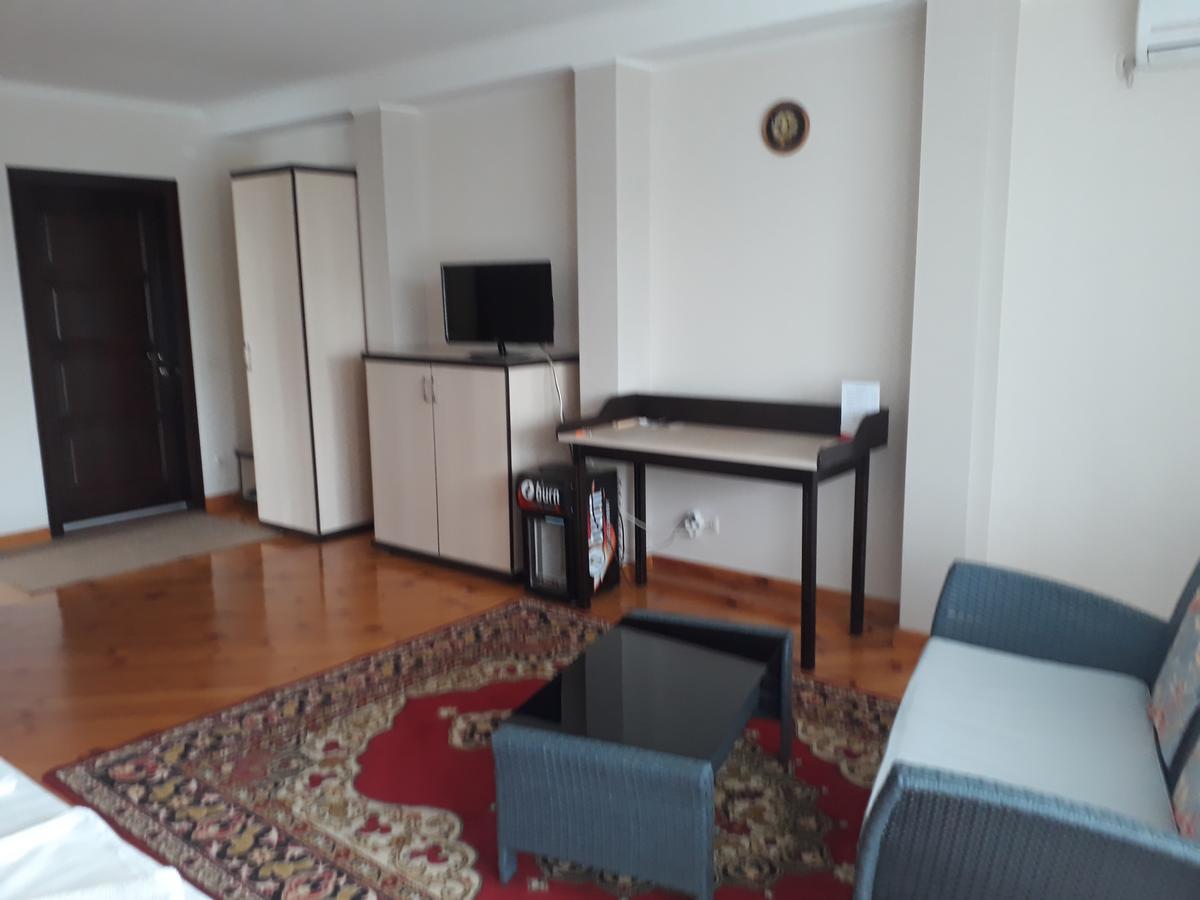 Uyut Hotel Tjernihiv Eksteriør billede