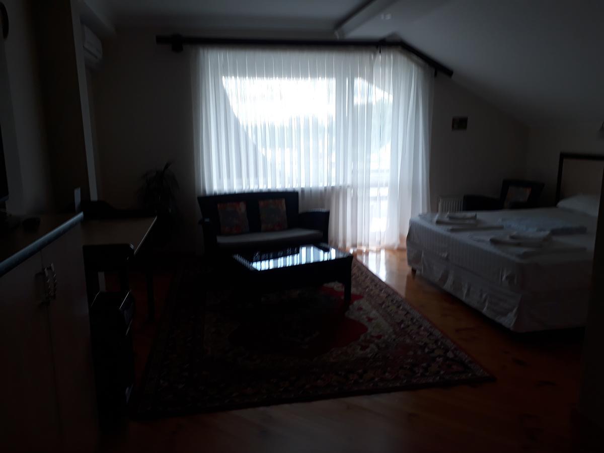Uyut Hotel Tjernihiv Eksteriør billede